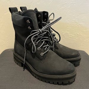 Women’s Matte Black Timberland lace up boots